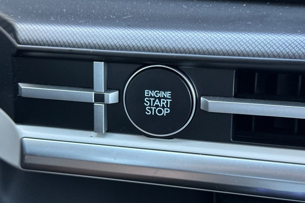 Used 2025 Hyundai Santa Fe SEL image 21