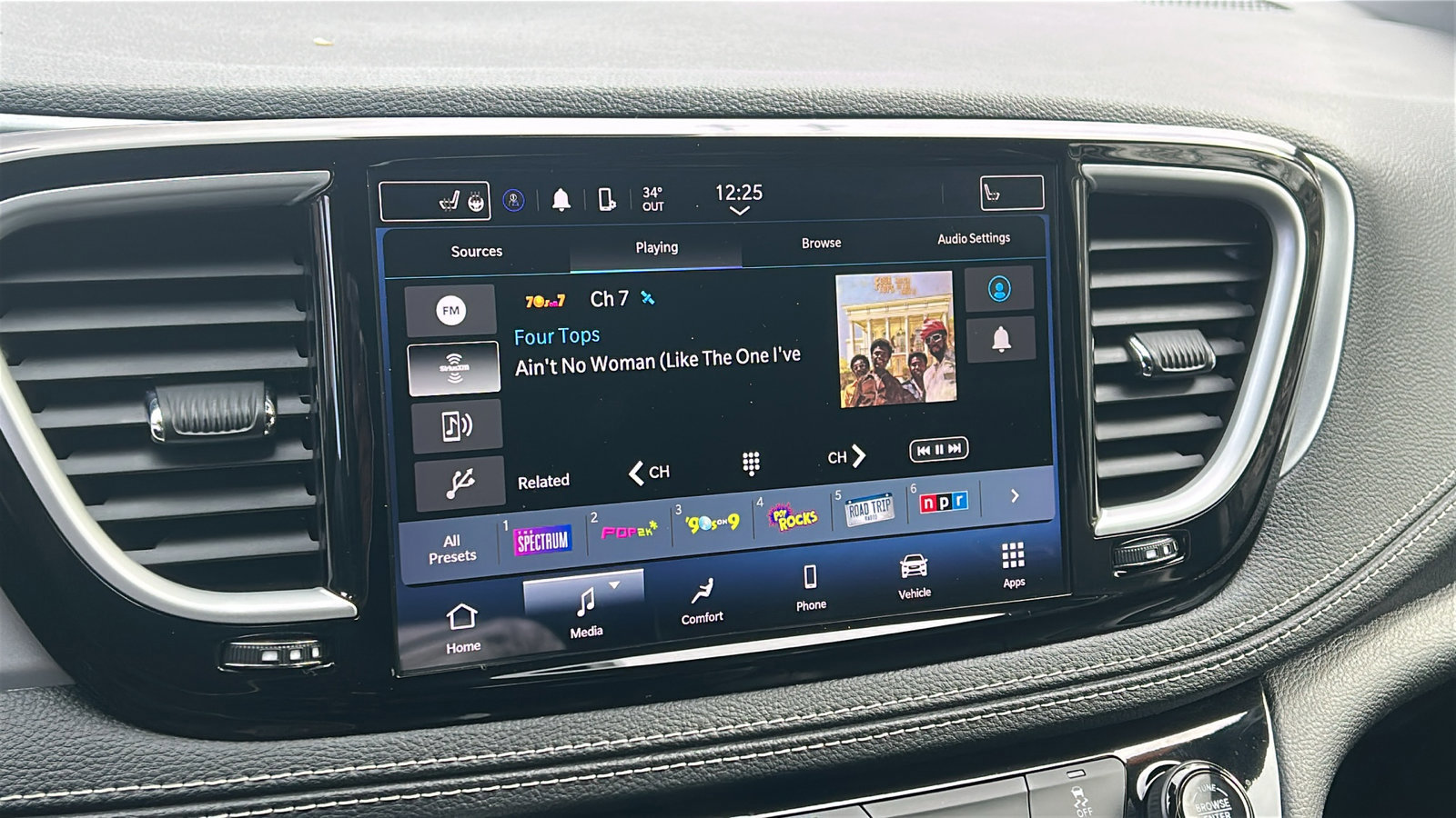 Certified 2022 Chrysler Pacifica Touring-L w/ S Appearance Package image 23