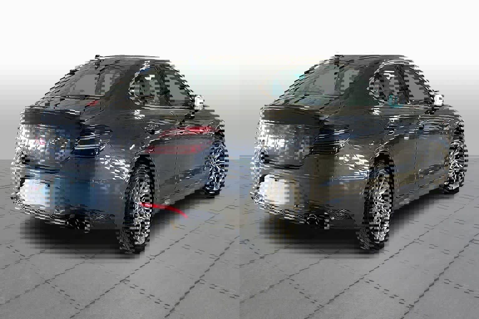 Used 2022 Genesis G70 2.0T image 13