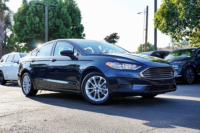 Used 2020 Ford Fusion SE FWD image 2