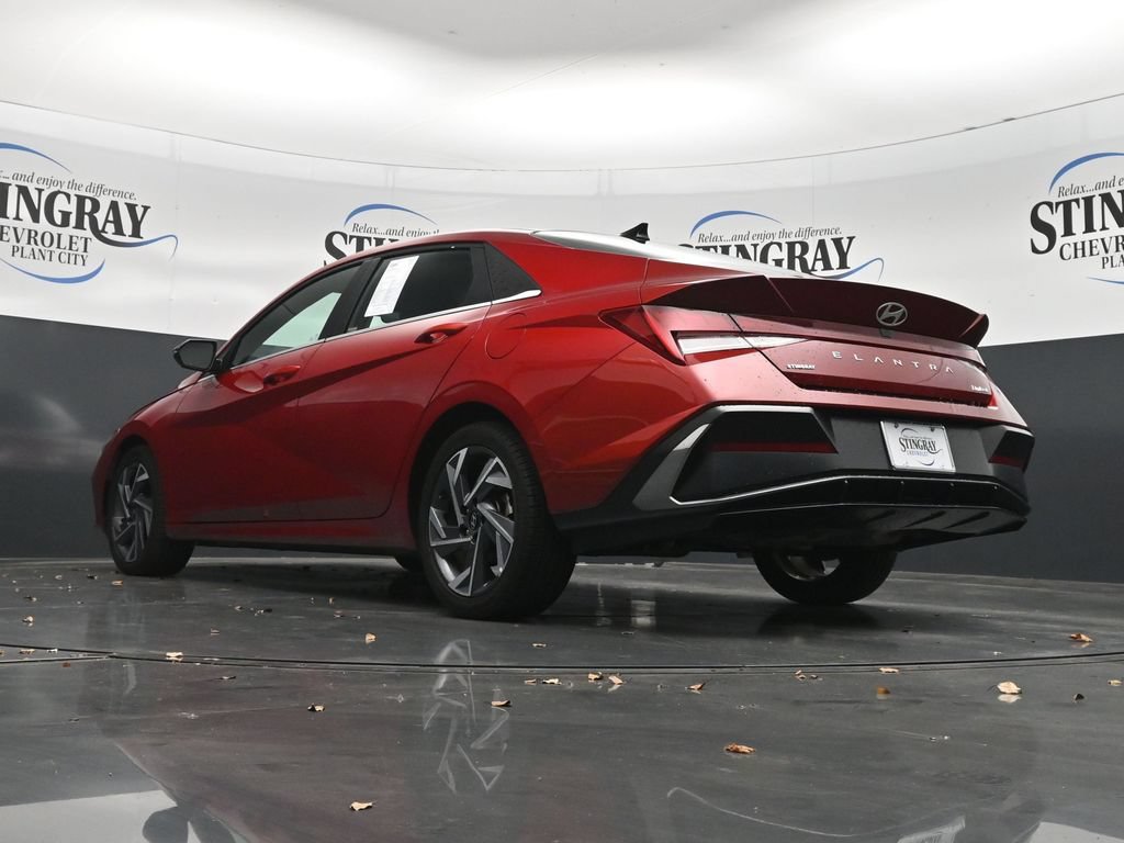 Used 2025 Hyundai Elantra Limited FWD image 30