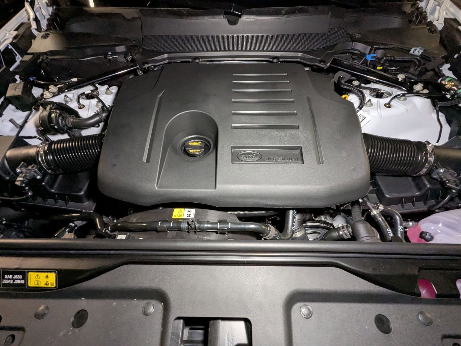 New 2025 Land Rover Discovery Dynamic SE image 18