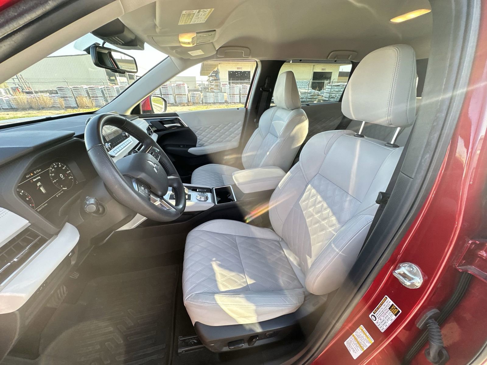 Used 2023 Mitsubishi Outlander SEL AWD/4WD image 19