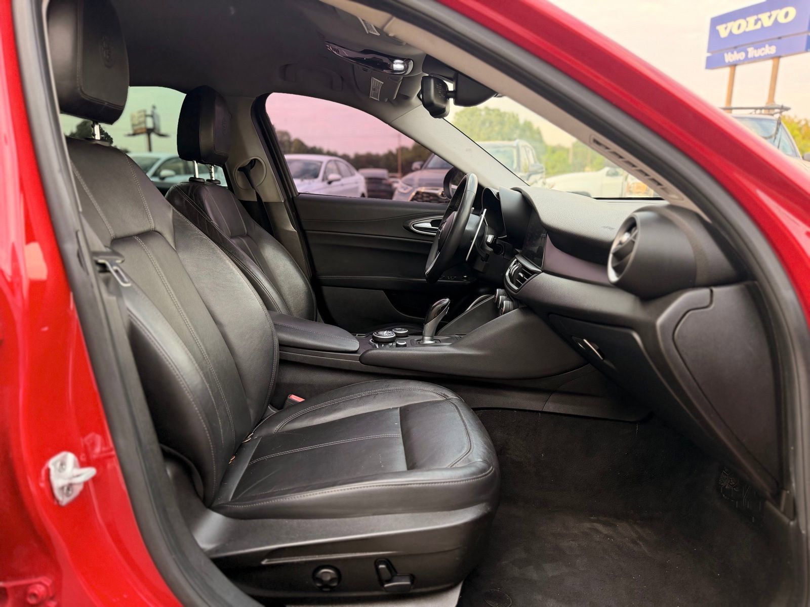 Used 2017 Alfa Romeo Giulia w/ Sport Appearance Package RWD image 18