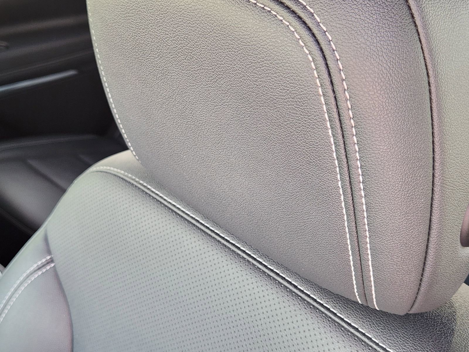 Used 2024 Chevrolet Traverse LT w/ Midnight/Sport Edition image 16