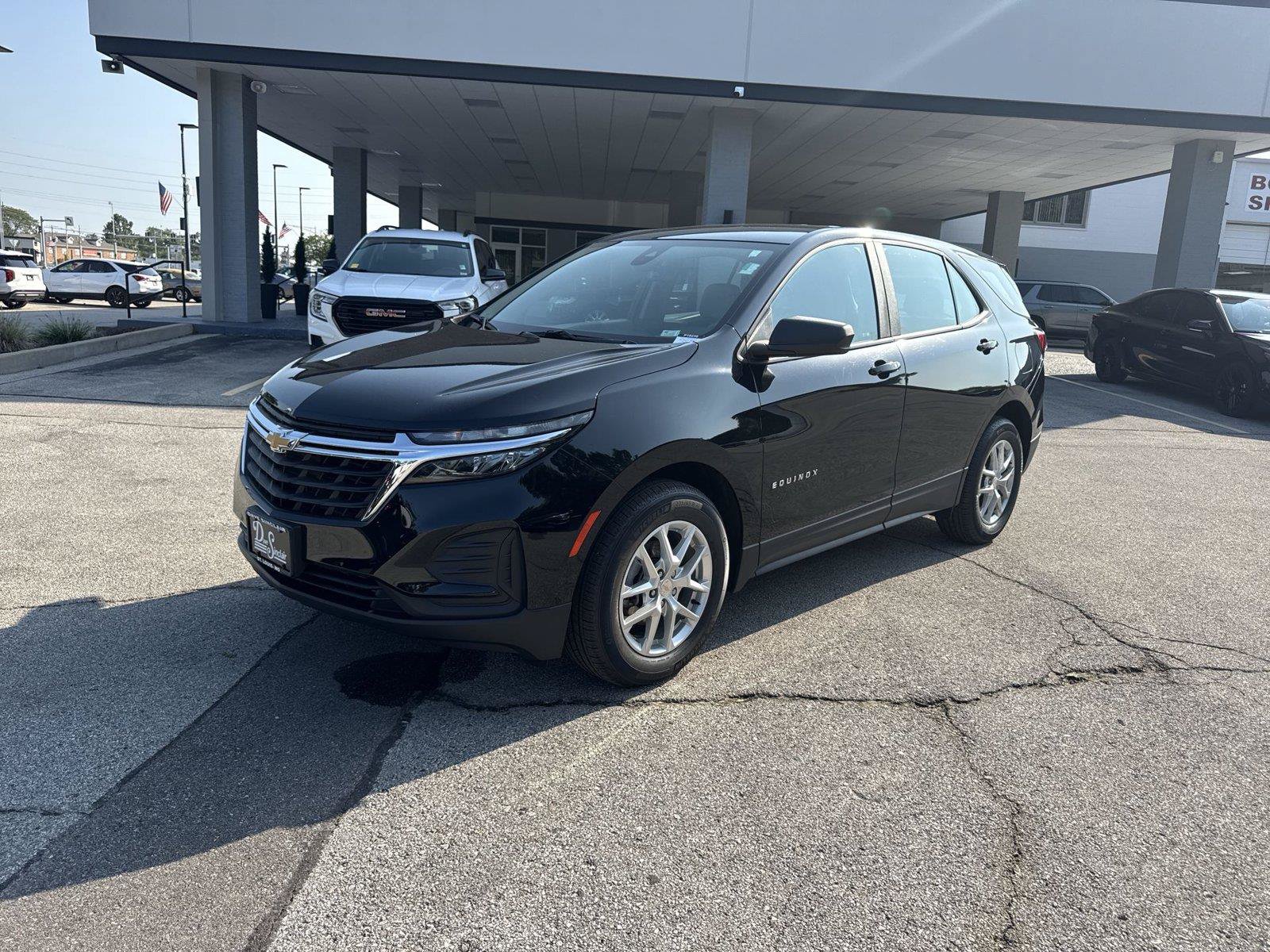 Used 2023 Chevrolet Equinox LS FWD image 1