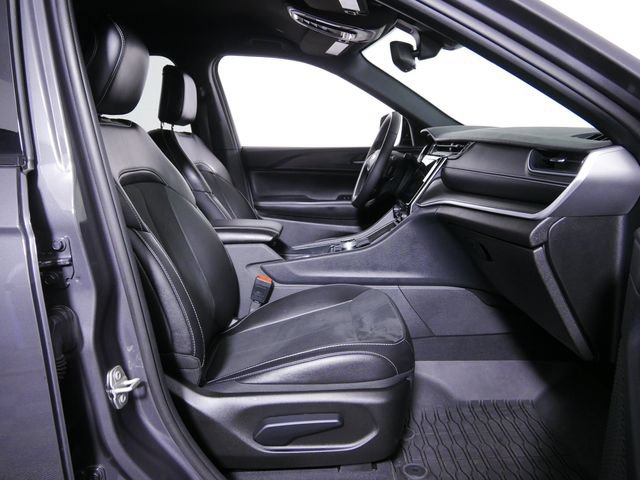 Certified 2024 Jeep Grand Cherokee Altitude AWD/4WD image 12