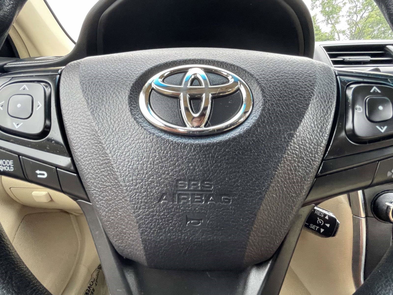 Used 2017 Toyota Camry LE FWD image 33