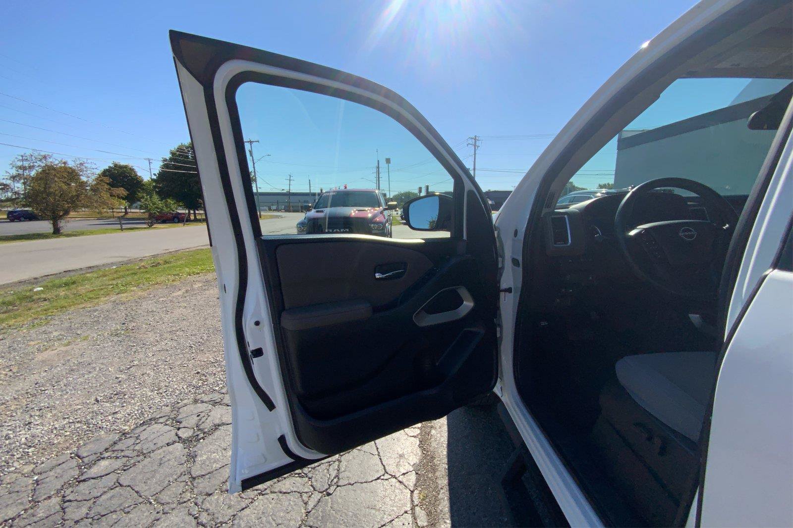 Used 2022 Nissan Frontier SV AWD/4WD image 19
