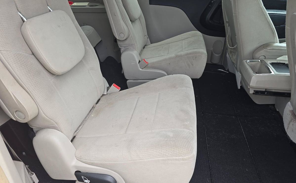 Used 2011 Chrysler Town & Country Touring FWD image 11