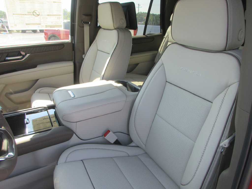 New 2026 GMC Yukon Denali w/ Denali Reserve Package AWD/4WD image 11
