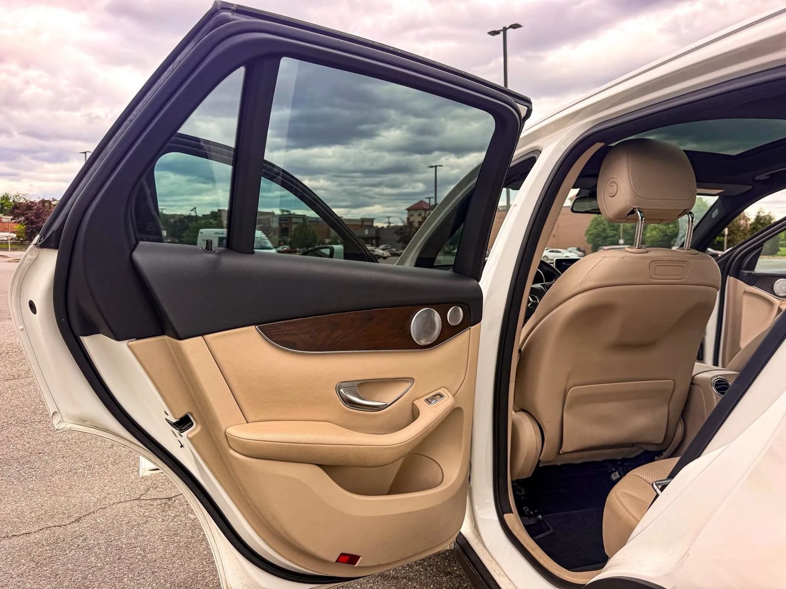 Used 2018 Mercedes-Benz GLC 300 4MATIC image 20