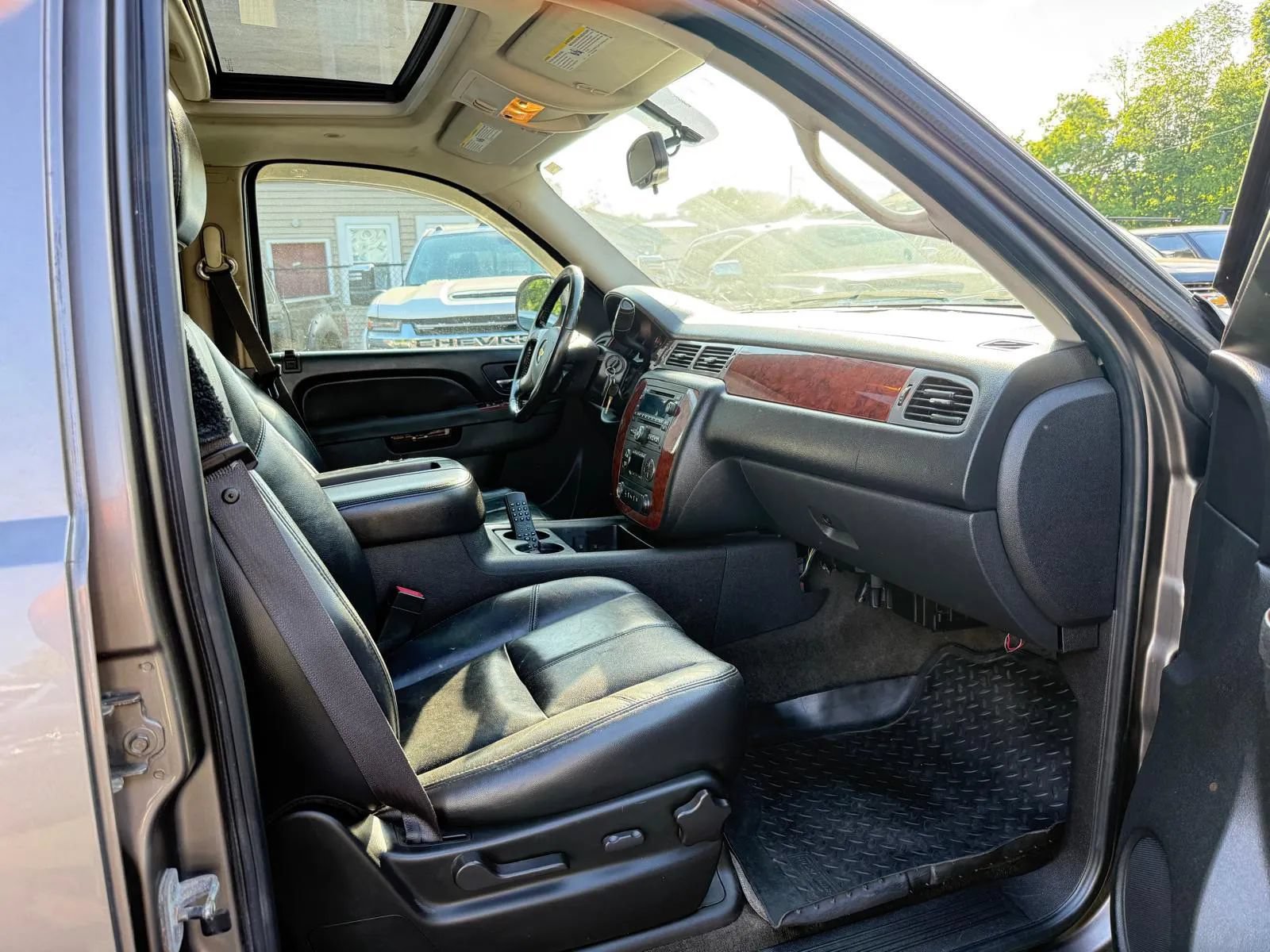 Used 2011 Chevrolet Tahoe LT AWD/4WD image 18