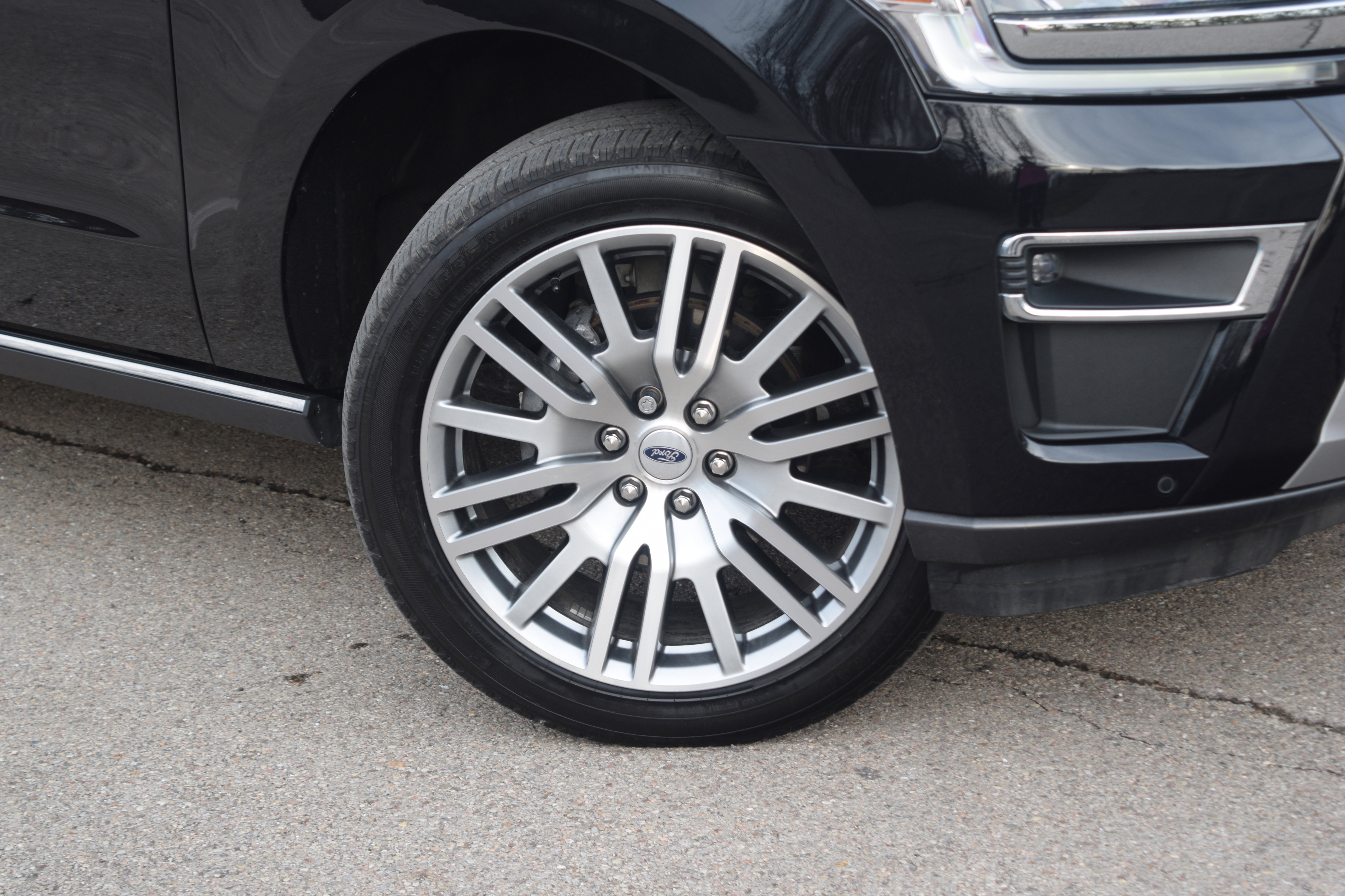 Used 2023 Ford Expedition Limited image 31