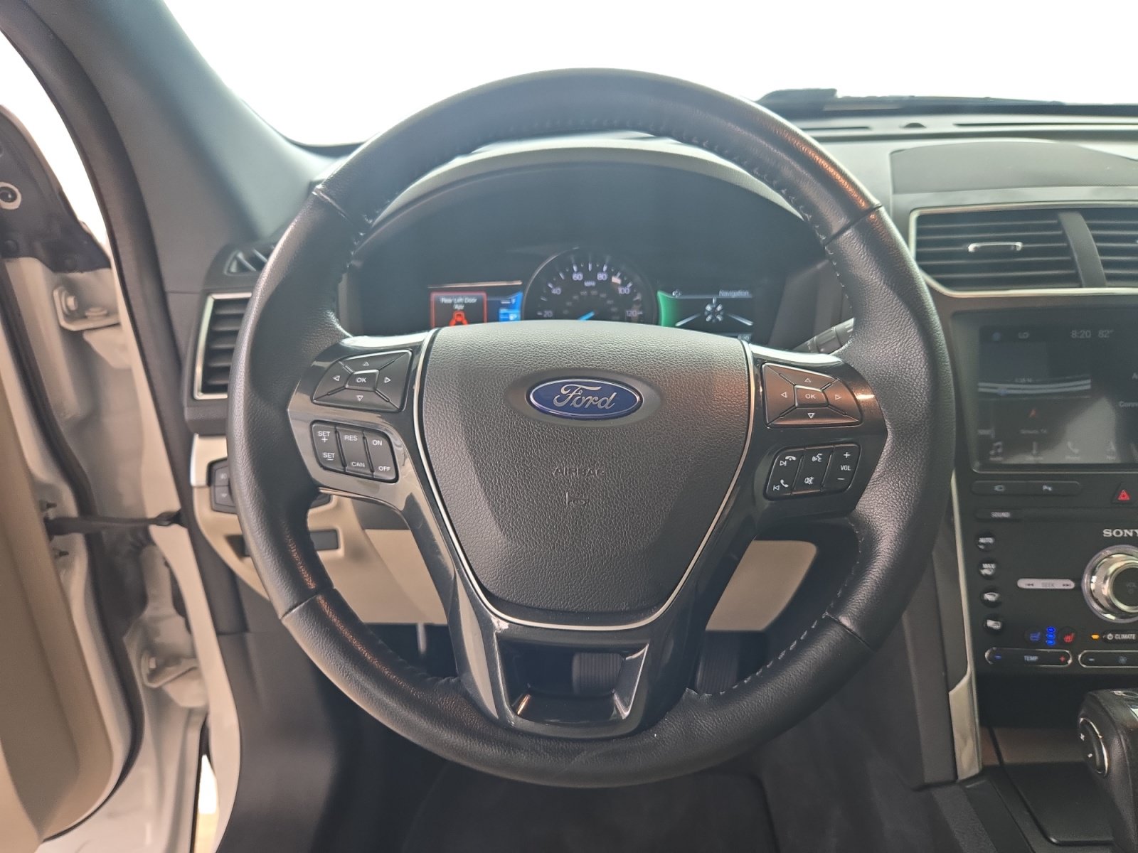 Used 2019 Ford Explorer Limited w/ Class III Trailer Tow Package FWD image 13