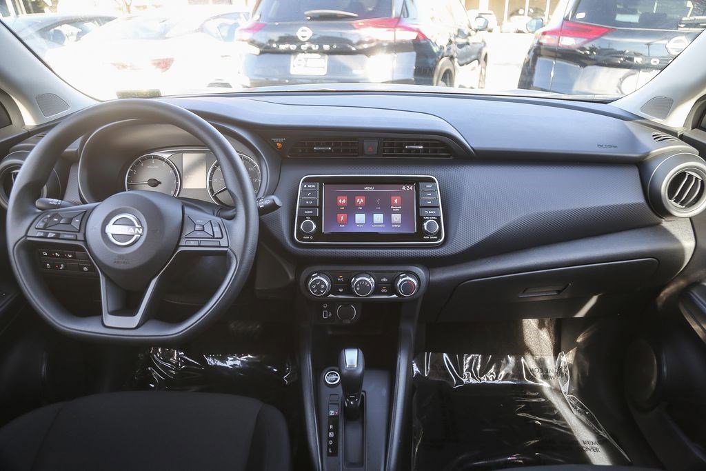 Certified 2025 Nissan Kicks Play S image 11