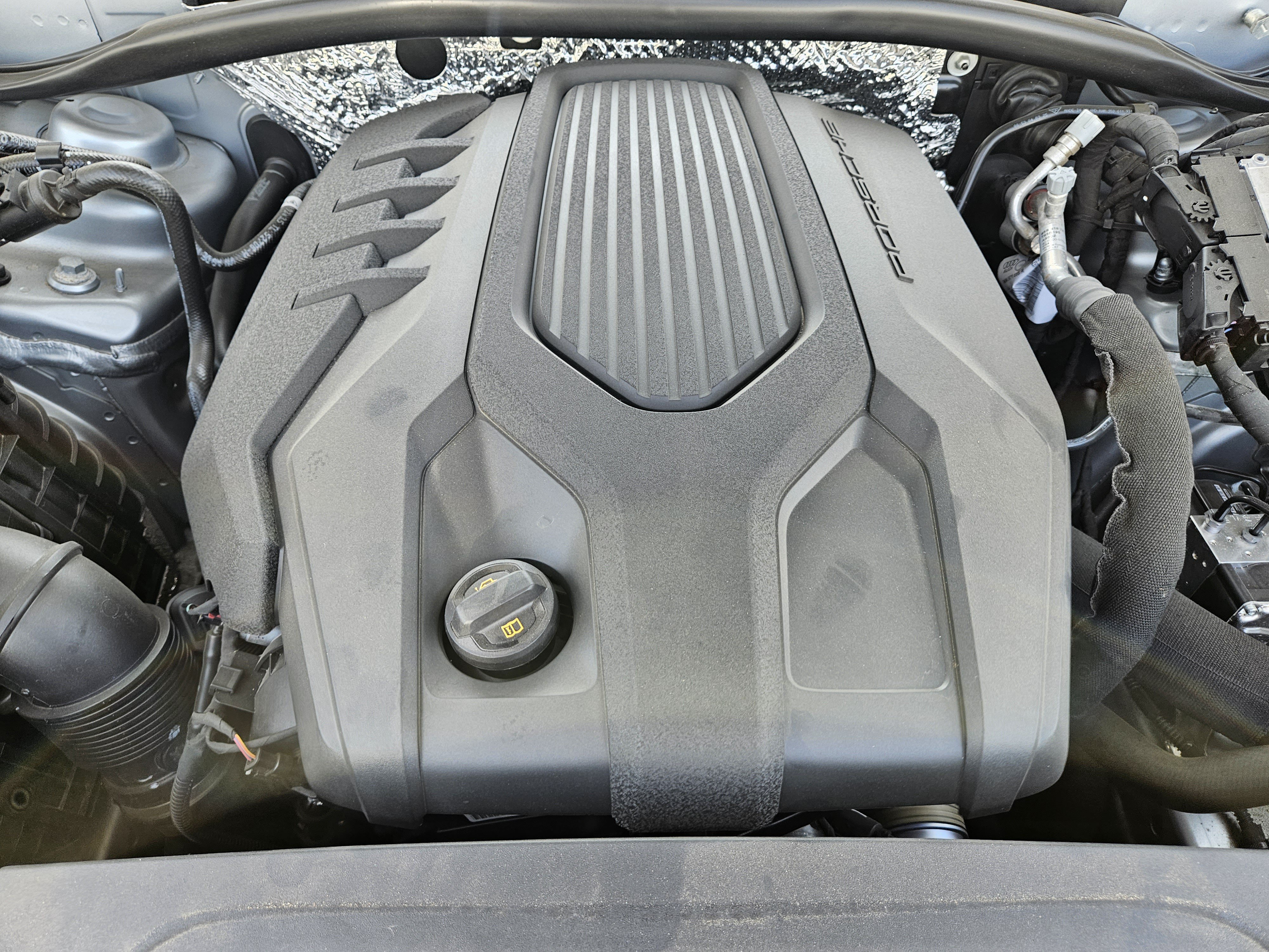 Certified 2025 Porsche Macan AWD/4WD image 30