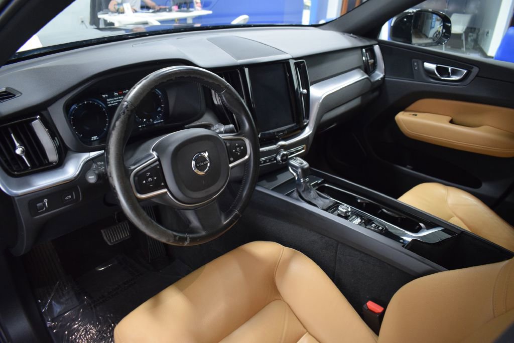 Used 2020 Volvo XC60 T5 Momentum w/ Protection Package Premier image 8