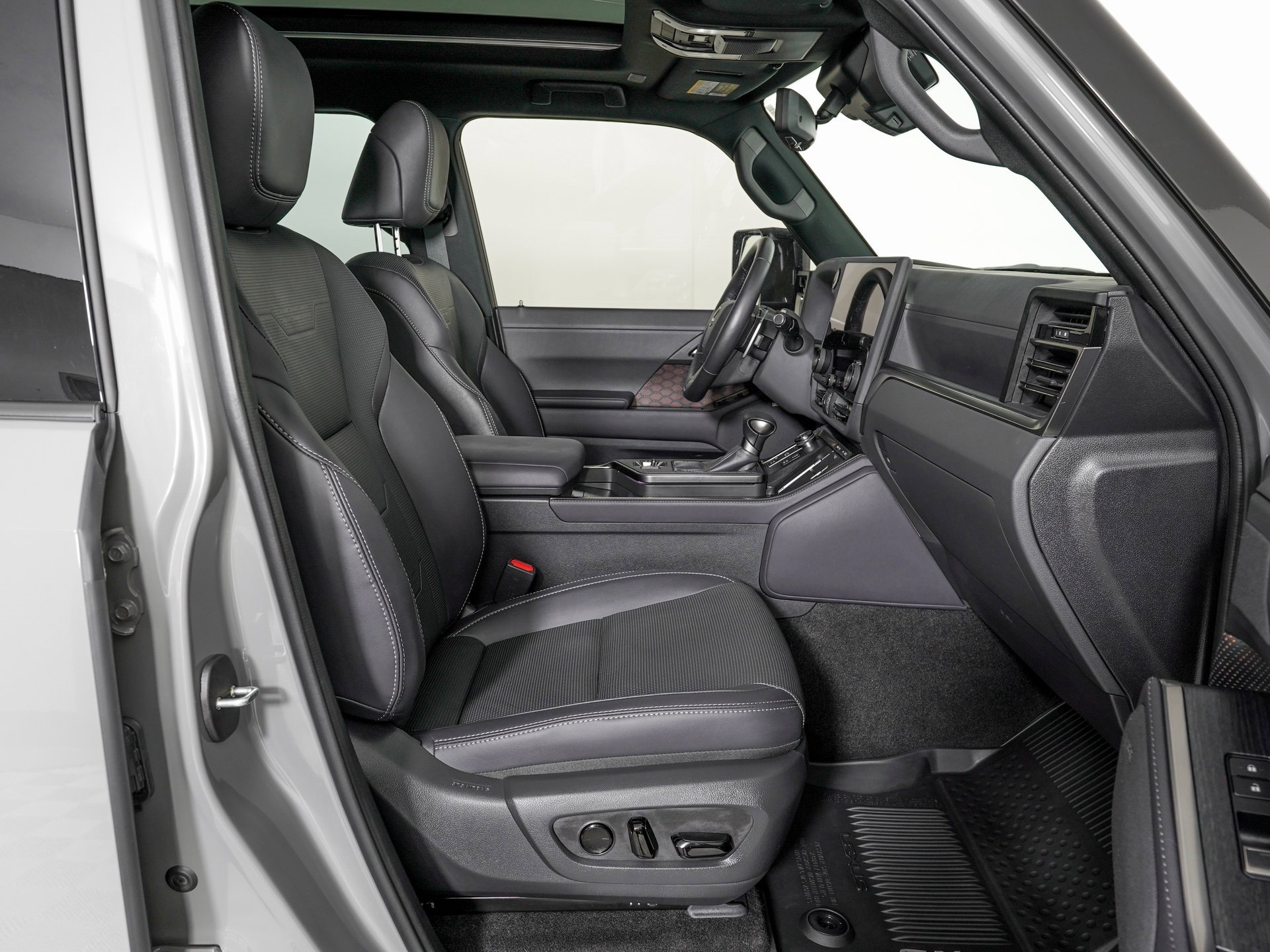 Used 2025 Lexus GX 550 image 10