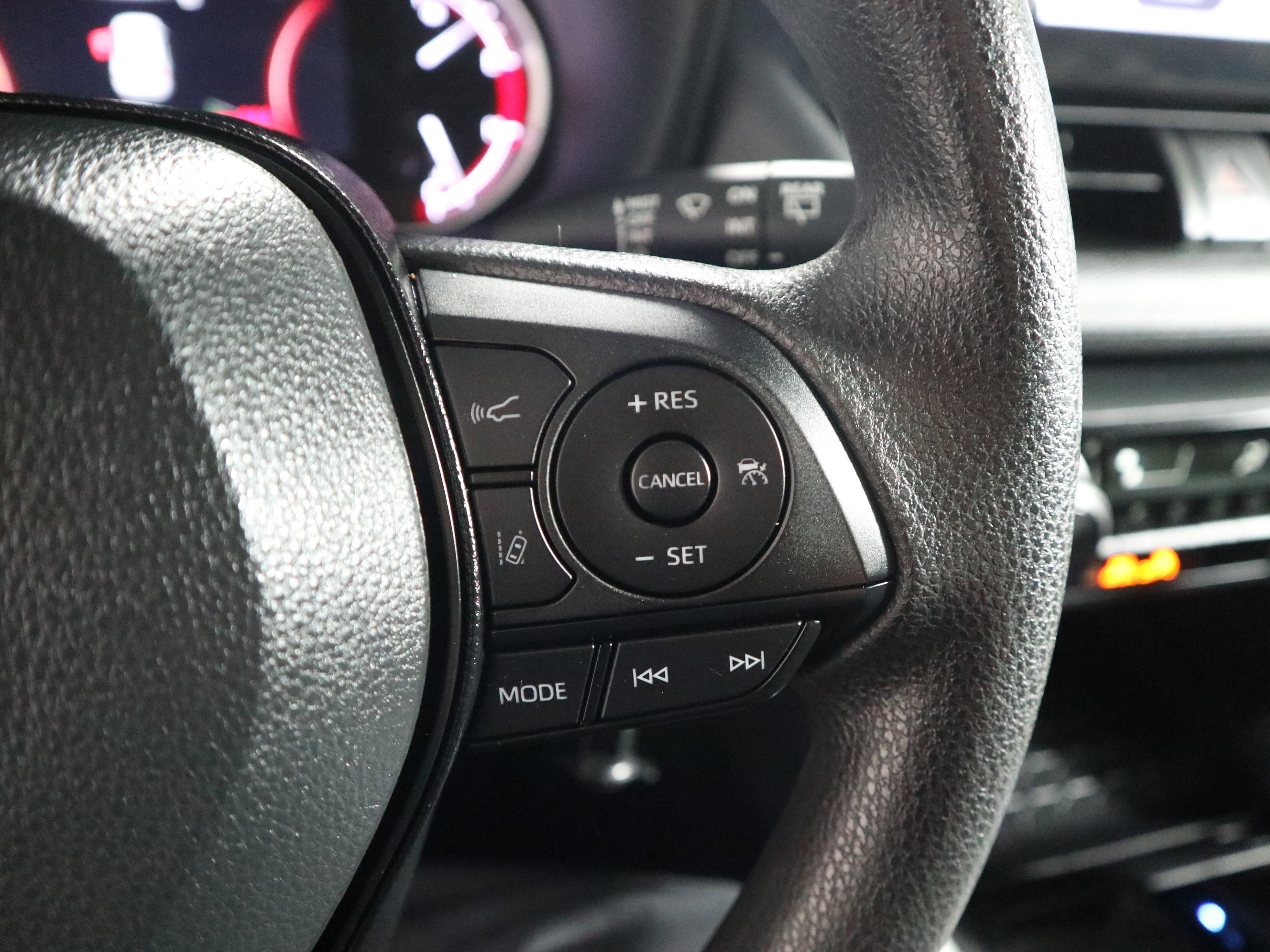 Used 2024 Toyota RAV4 LE AWD/4WD image 27