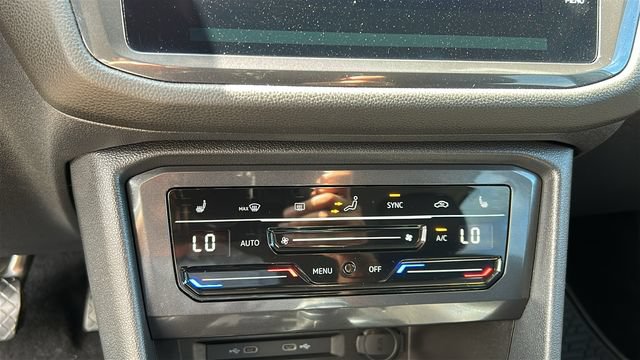 Used 2022 Volkswagen Tiguan SE AWD/4WD image 18