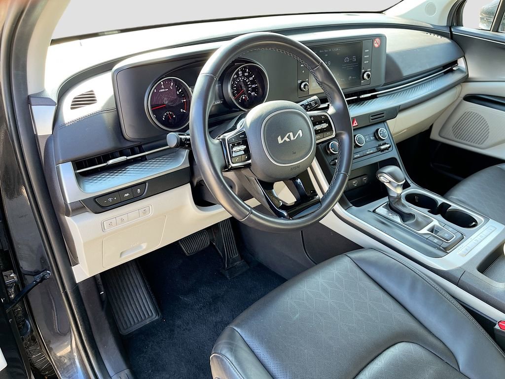 Used 2024 Kia Carnival LX image 8