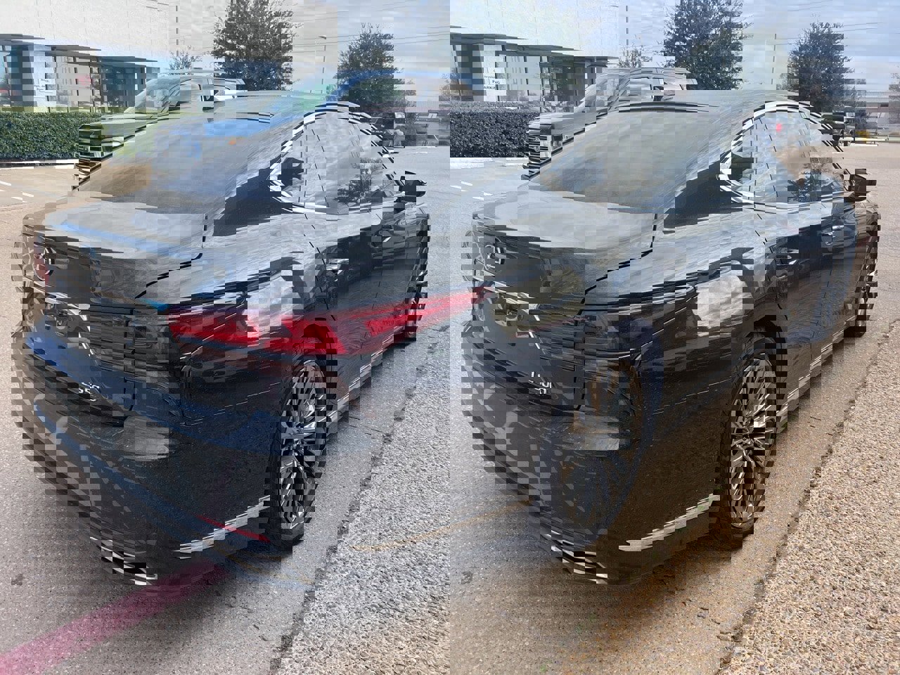 Used 2021 Lexus LS 500 w/ Accessory Package (Z2) image 4