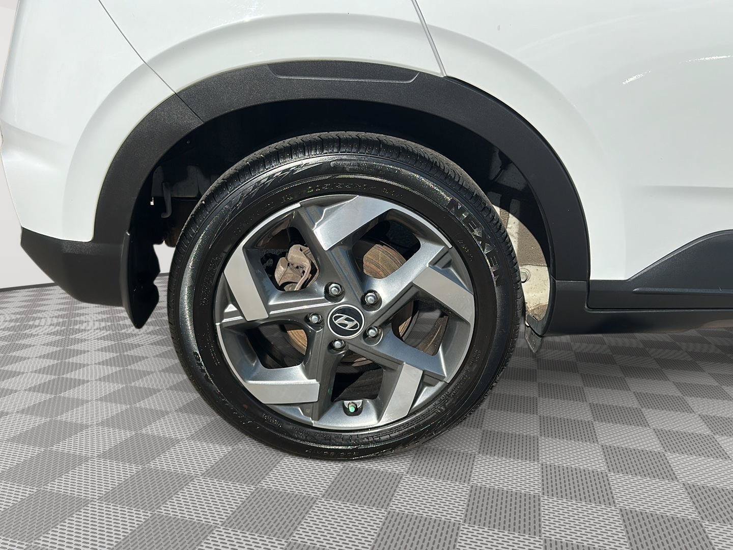 Certified 2023 Hyundai Venue SEL FWD image 13