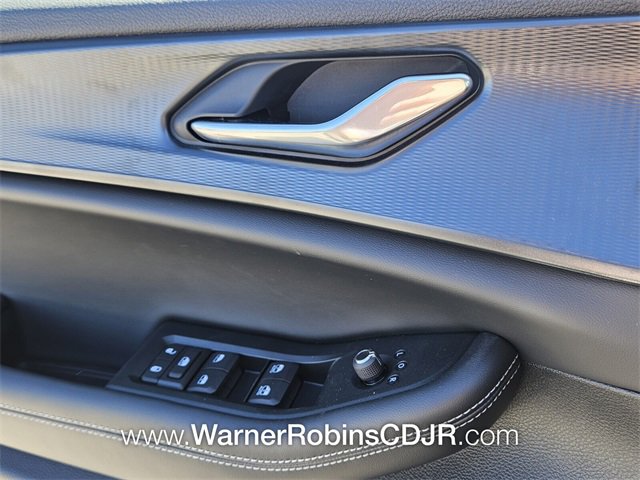 New 2025 Jeep Grand Cherokee Altitude image 30