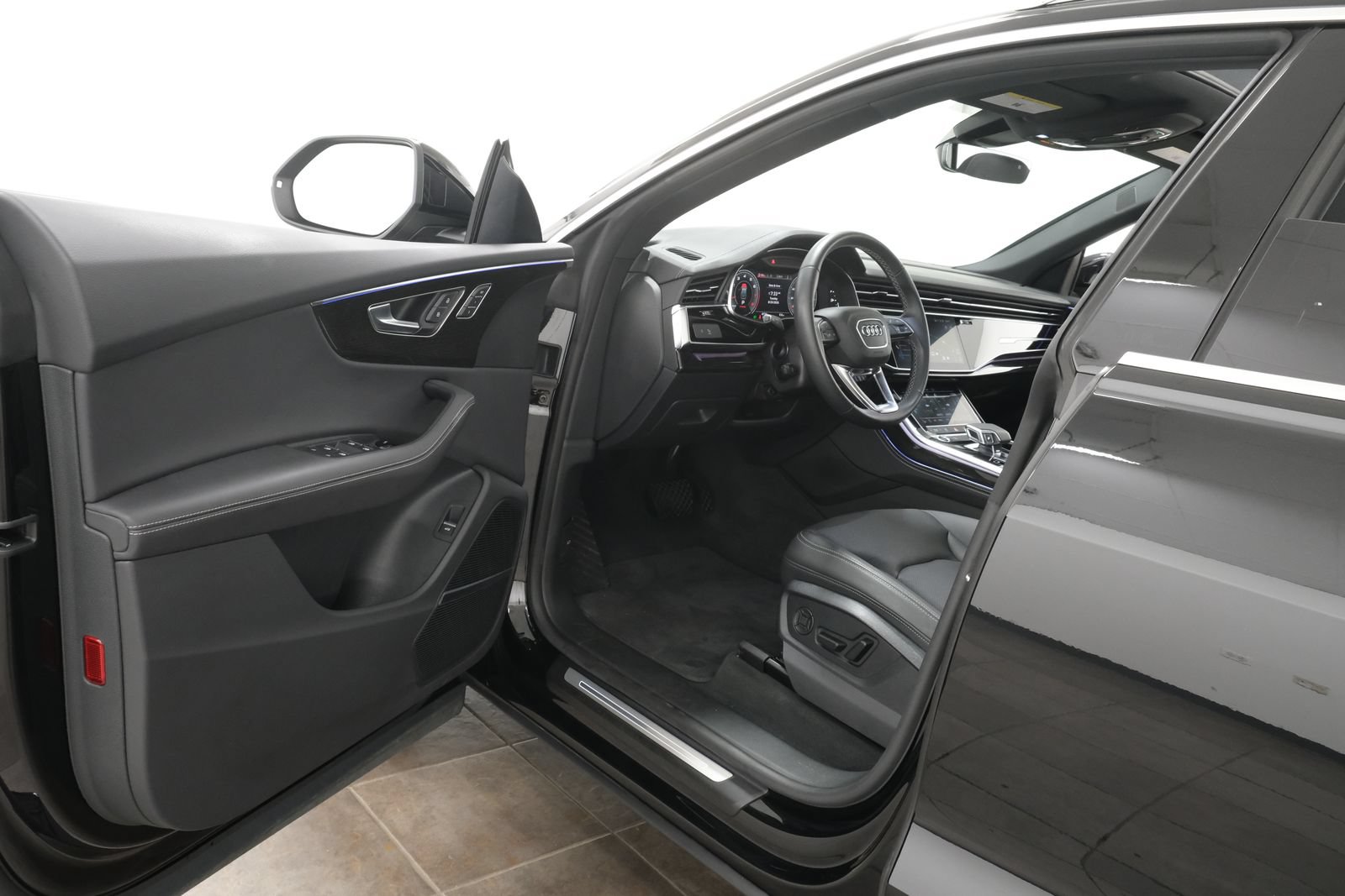 Used 2025 Audi Q8 Premium Plus AWD/4WD image 24