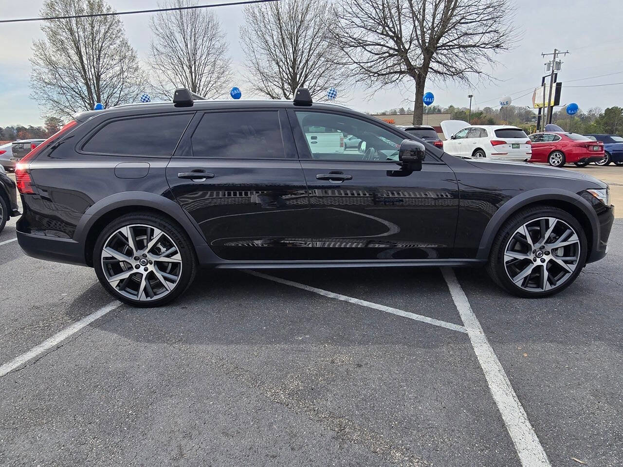 Used 2021 Volvo V90 T6 Cross Country image 7