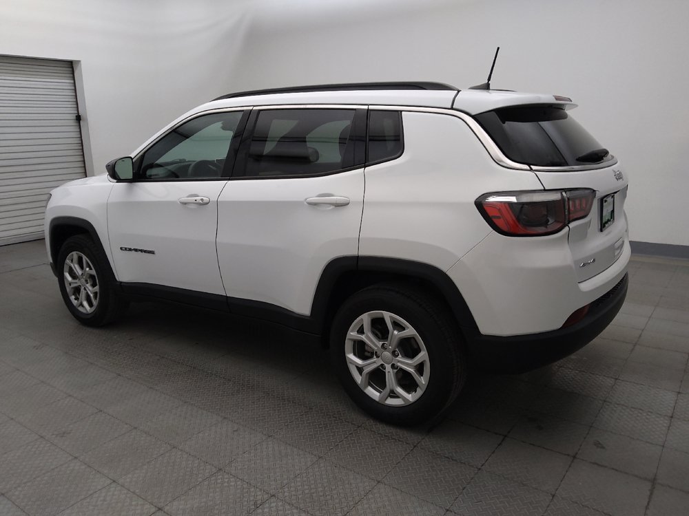 Used 2024 Jeep Compass Latitude AWD/4WD image 3