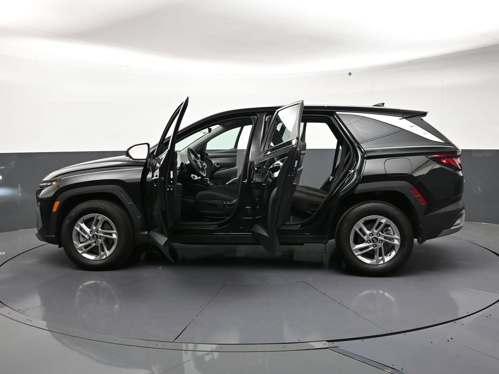 Used 2025 Hyundai Tucson SE AWD/4WD image 34