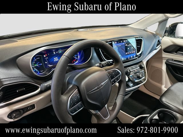 Used 2024 Chrysler Pacifica Limited FWD image 9