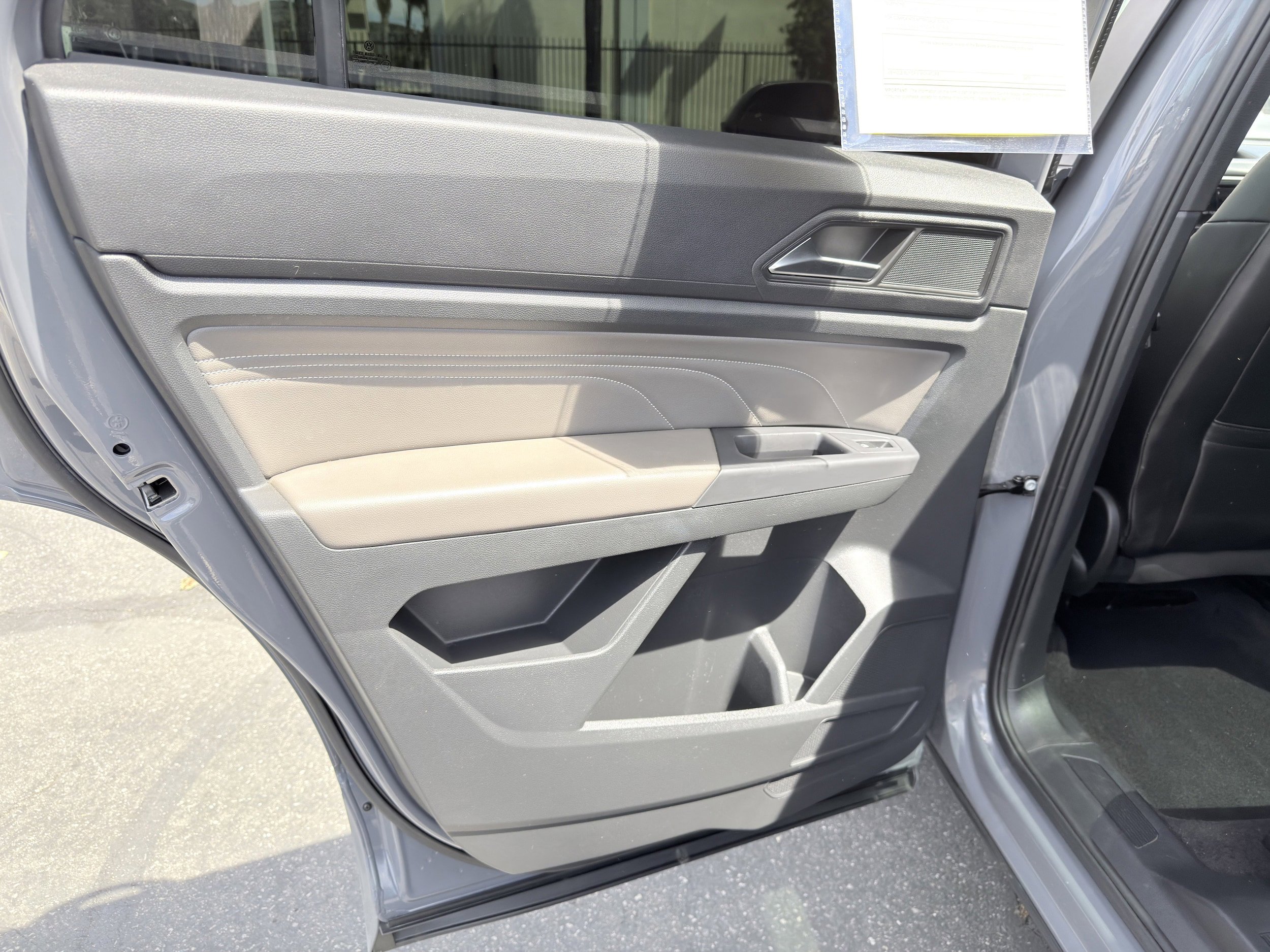 Used 2021 Volkswagen Atlas Cross Sport SE w/ Panoramic Sunroof Package FWD image 17