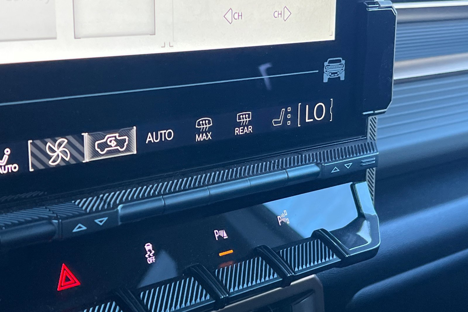 Used 2025 GMC Hummer EV 2X w/ Extreme Off-Road Package image 29