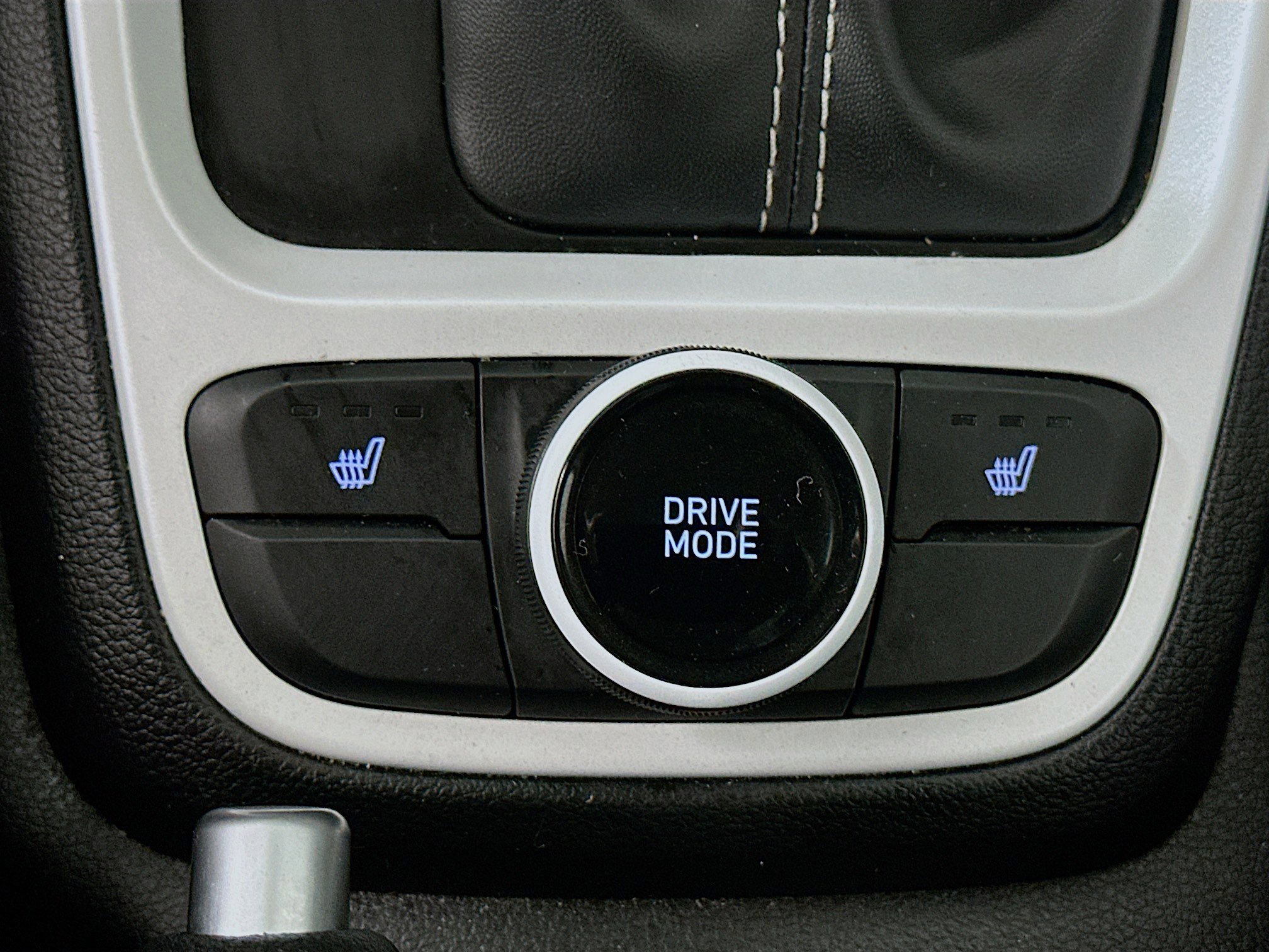 Used 2024 Hyundai Venue Limited image 26