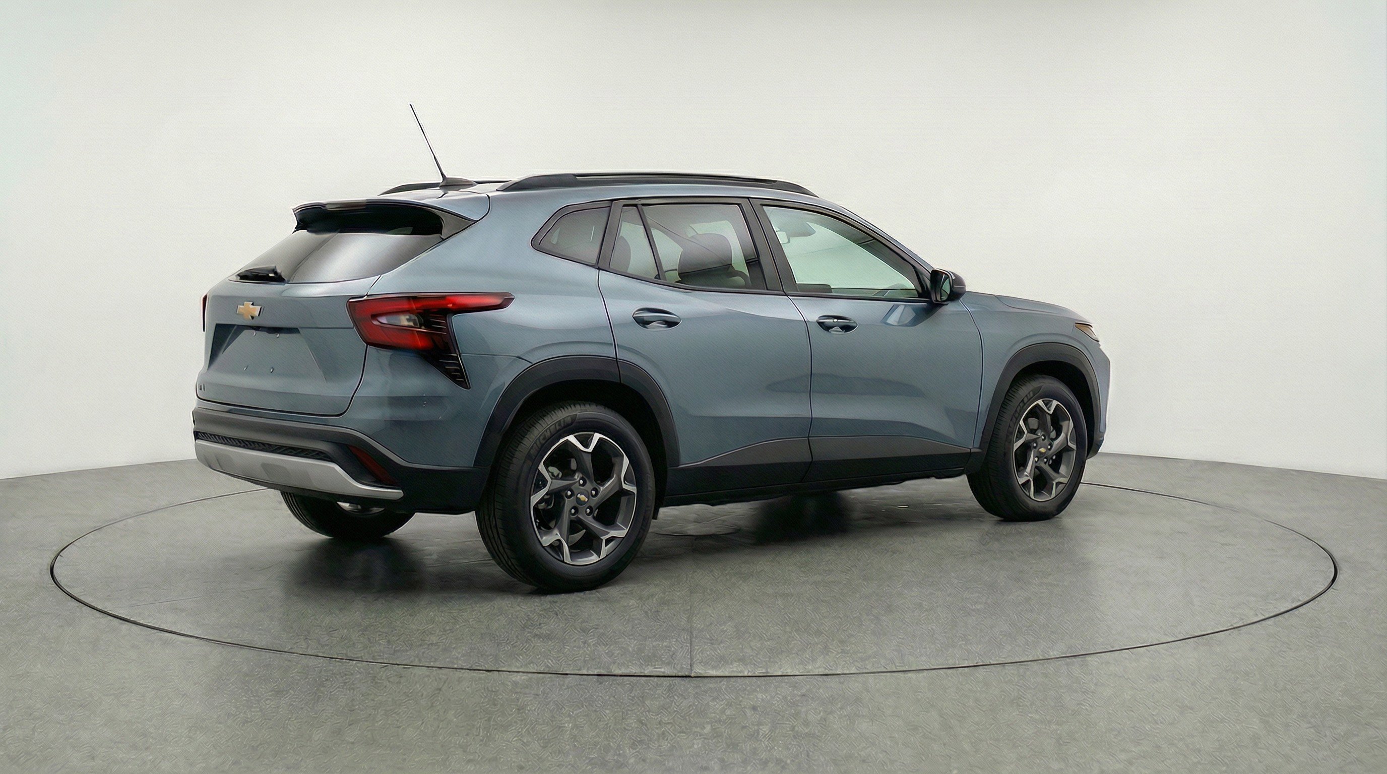 Used 2025 Chevrolet Trax LT image 9