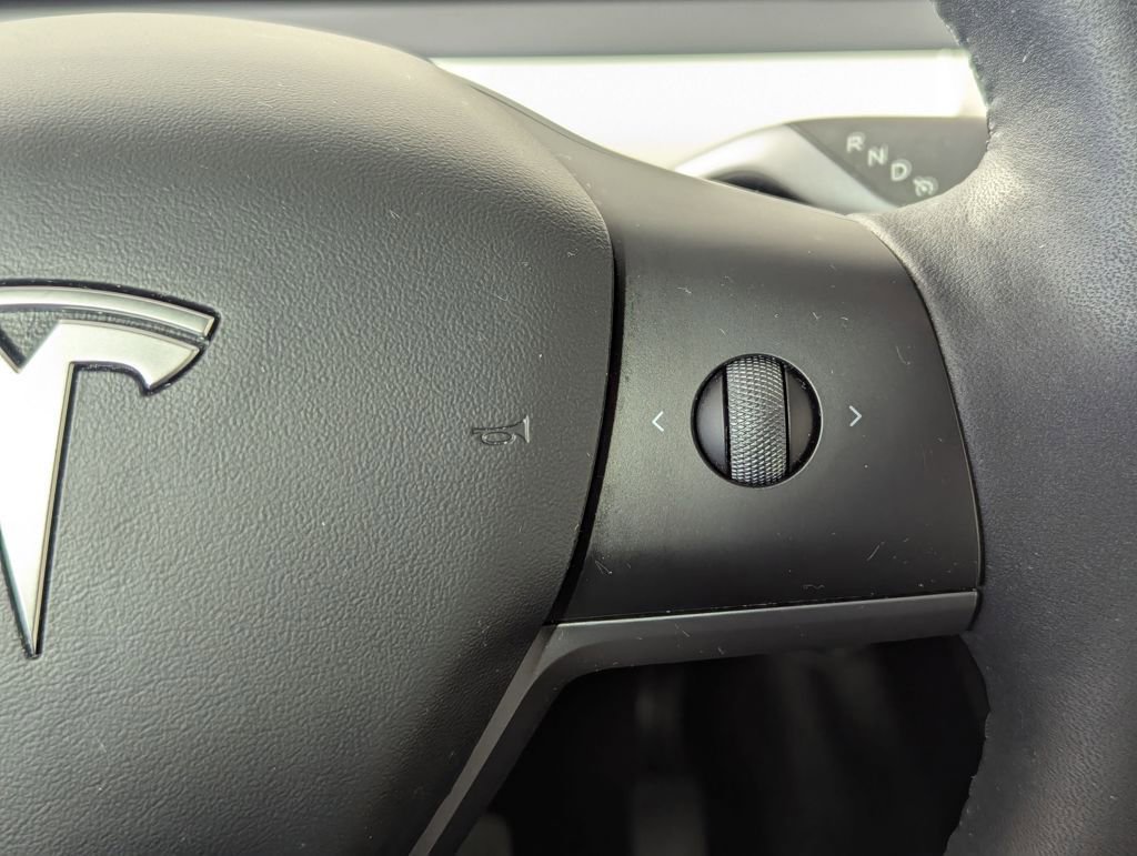 Used 2022 Tesla Model Y Long Range image 8