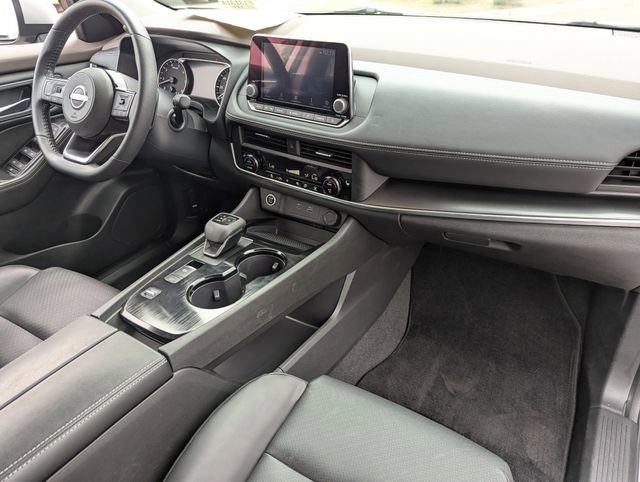 Used 2023 Nissan Rogue SV w/ SV Premium B Package image 14