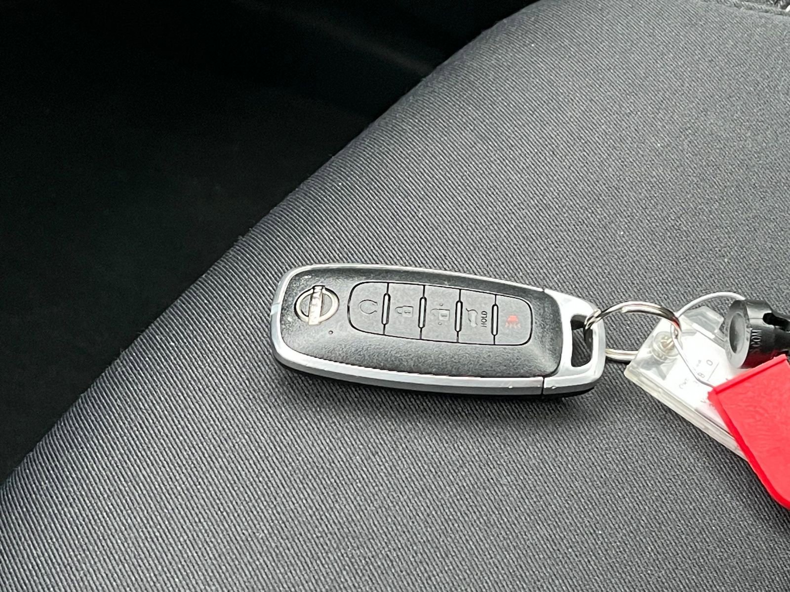 Used 2025 Nissan Pathfinder SV image 27