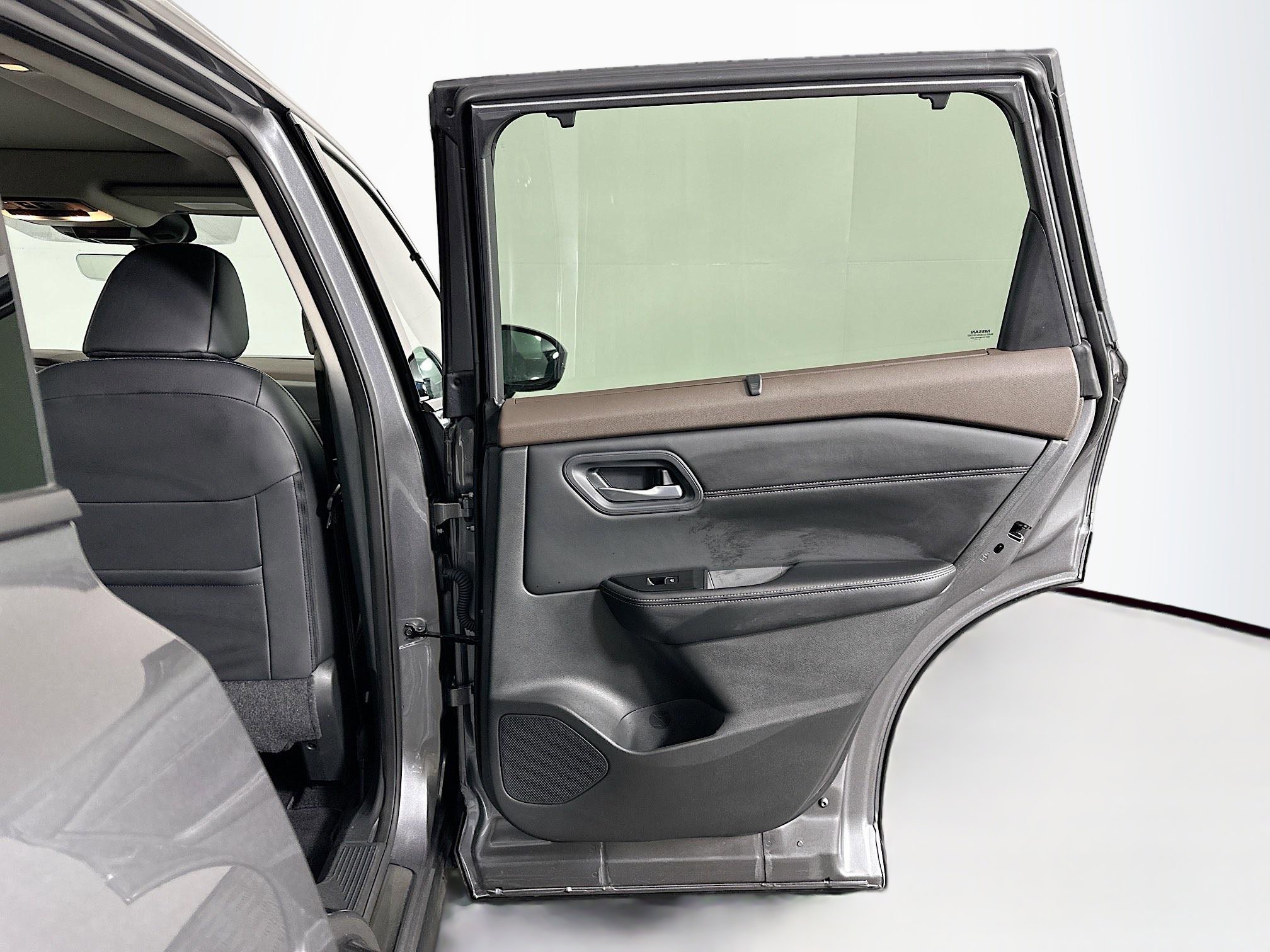 Used 2023 Nissan Rogue SL w/ SL Premium Package image 32