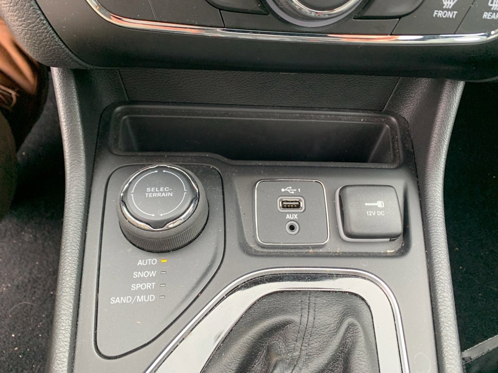 Used 2020 Jeep Cherokee Limited image 27