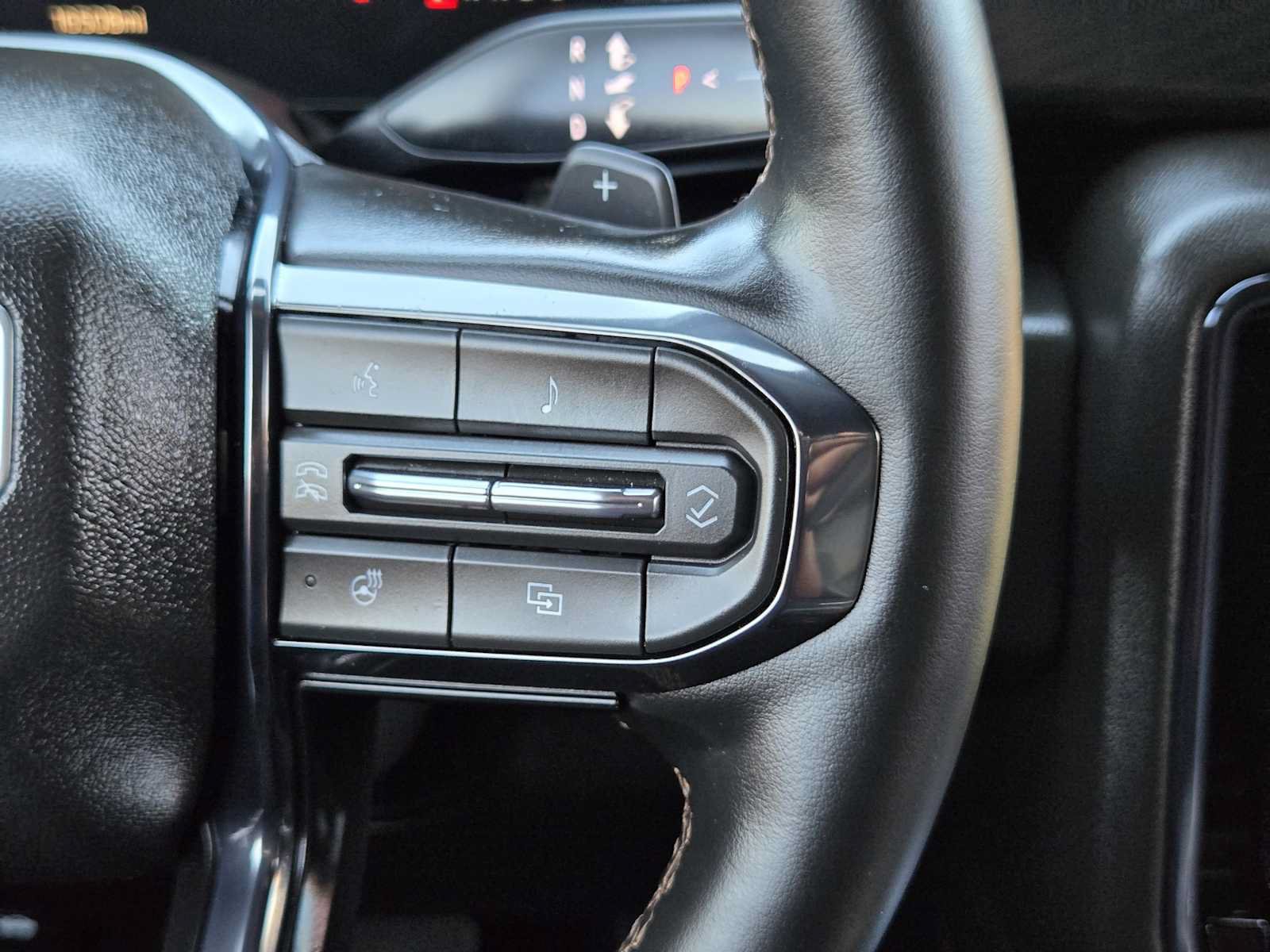 Certified 2025 GMC Yukon XL AT4 w/ AT4 Premium Package AWD/4WD image 29