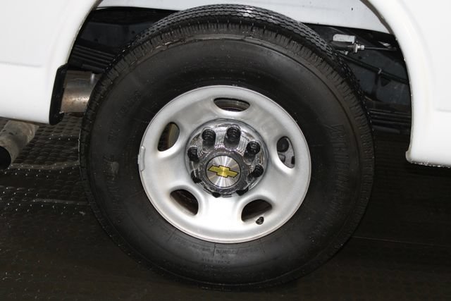 Used 2025 Chevrolet Express 3500 LT w/ LT Preferred Equipment Group RWD image 31