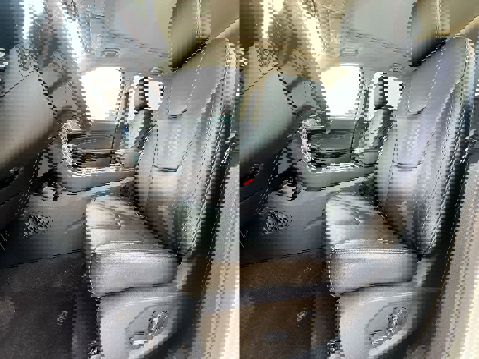 Used 2022 Ford Edge Titanium w/ Class II Trailer Tow Package image 16