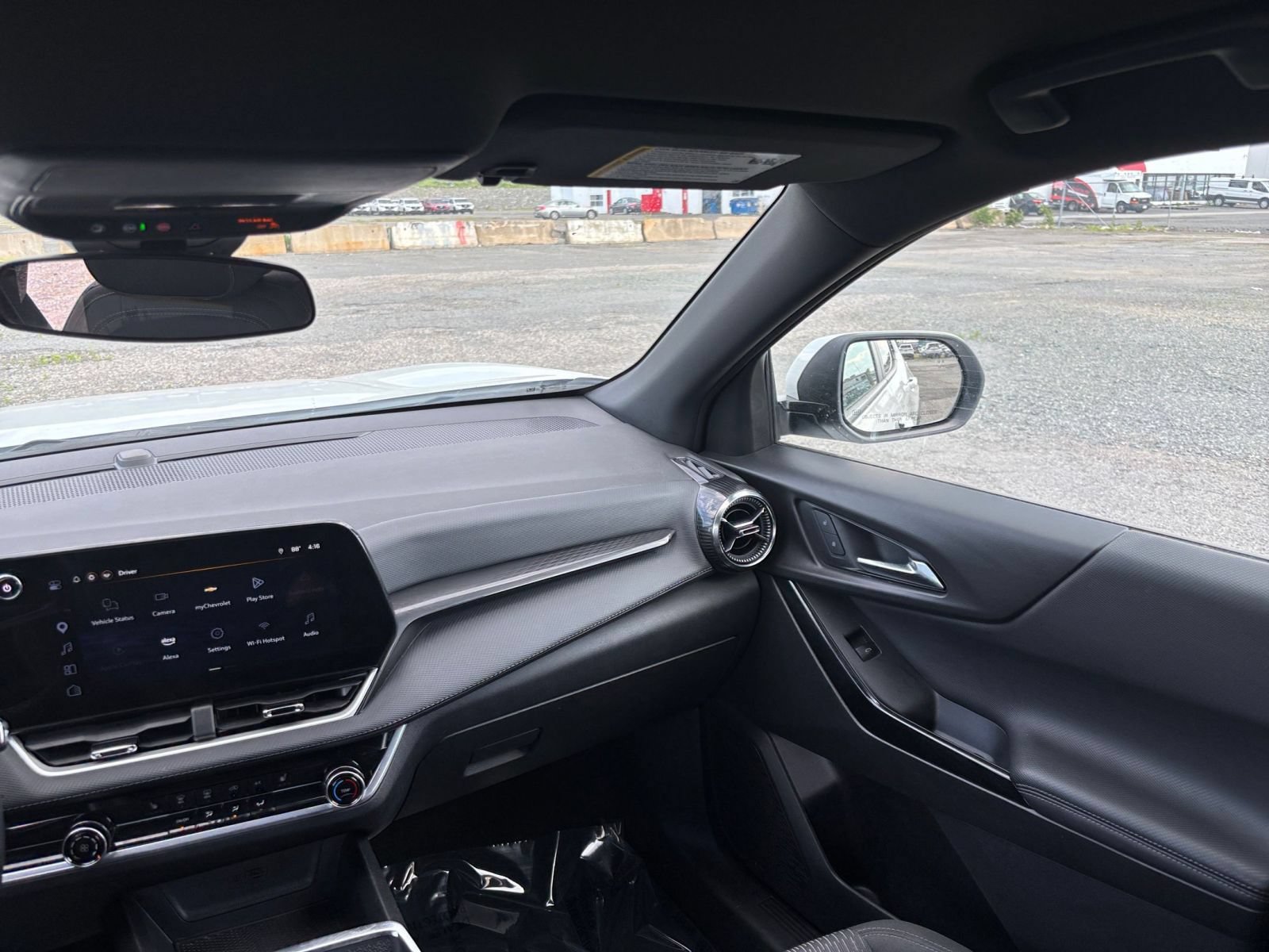 Used 2025 Chevrolet Equinox LT FWD image 32