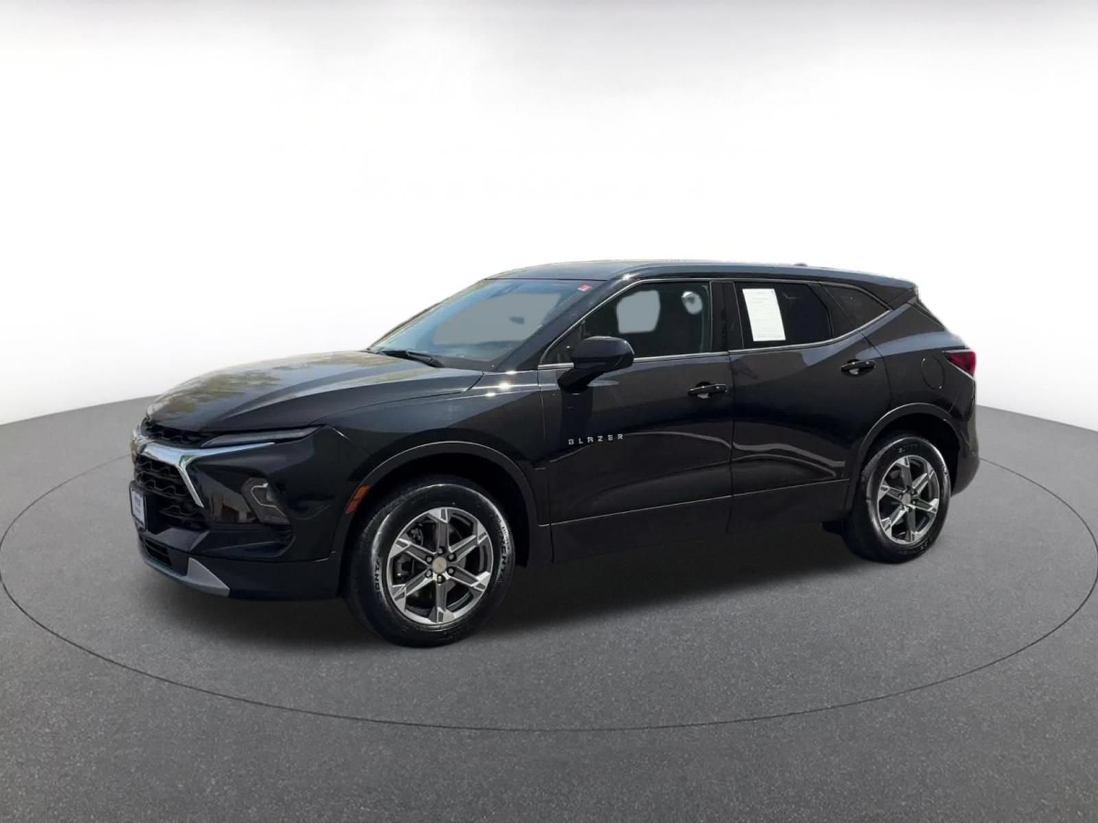 Used 2025 Chevrolet Blazer LT FWD image 8