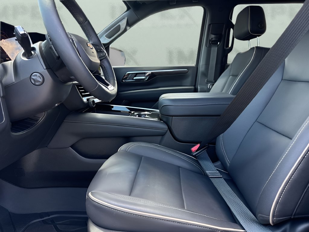 Used 2026 Chevrolet Tahoe Premier AWD/4WD image 16