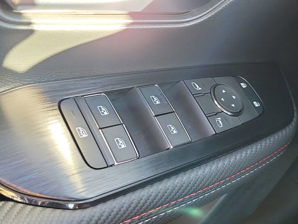 Used 2025 Nissan Kicks SR FWD image 16